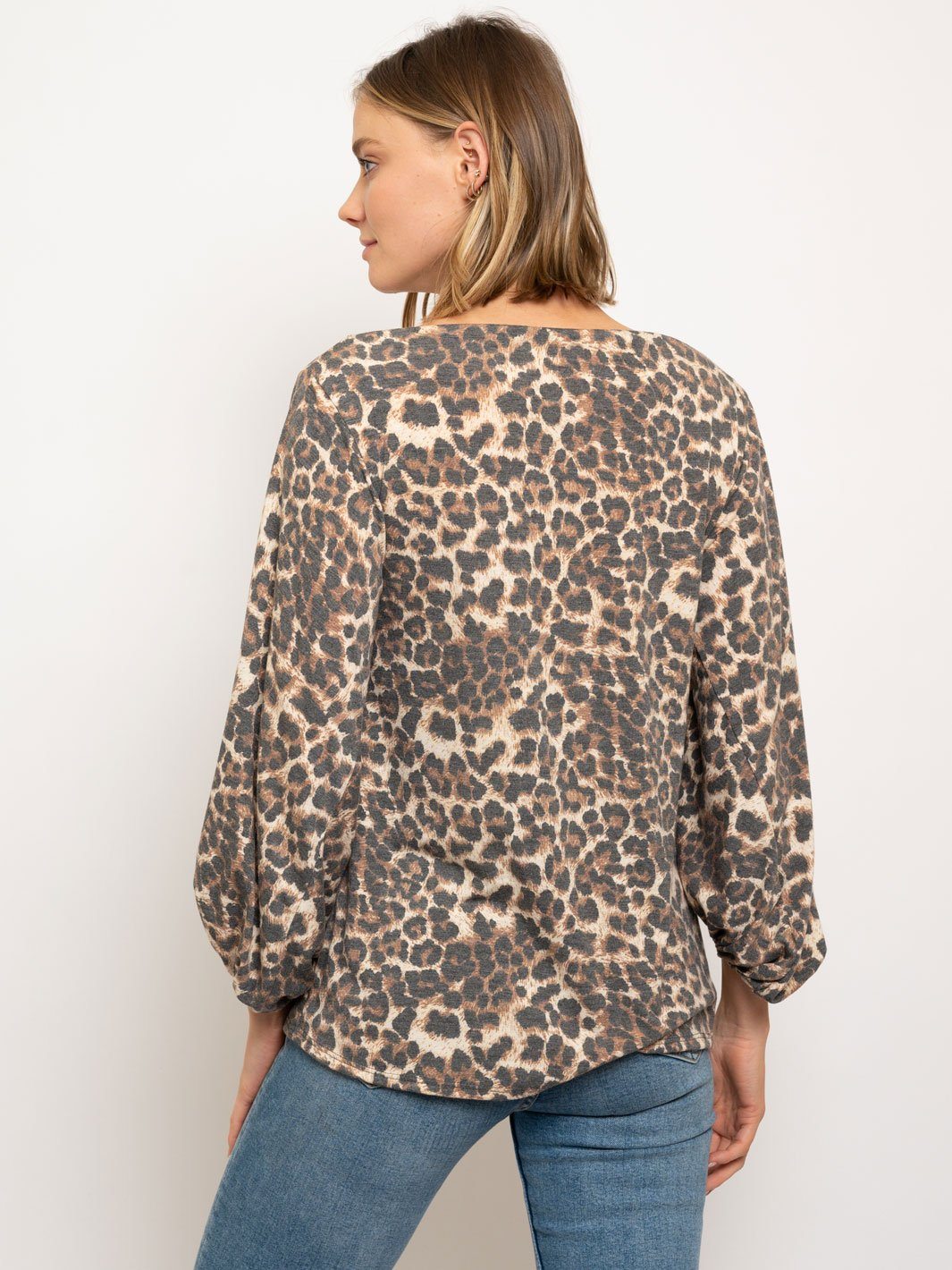 WOMEN'S ANIMAL PRINT LONG SLEEVE TOP