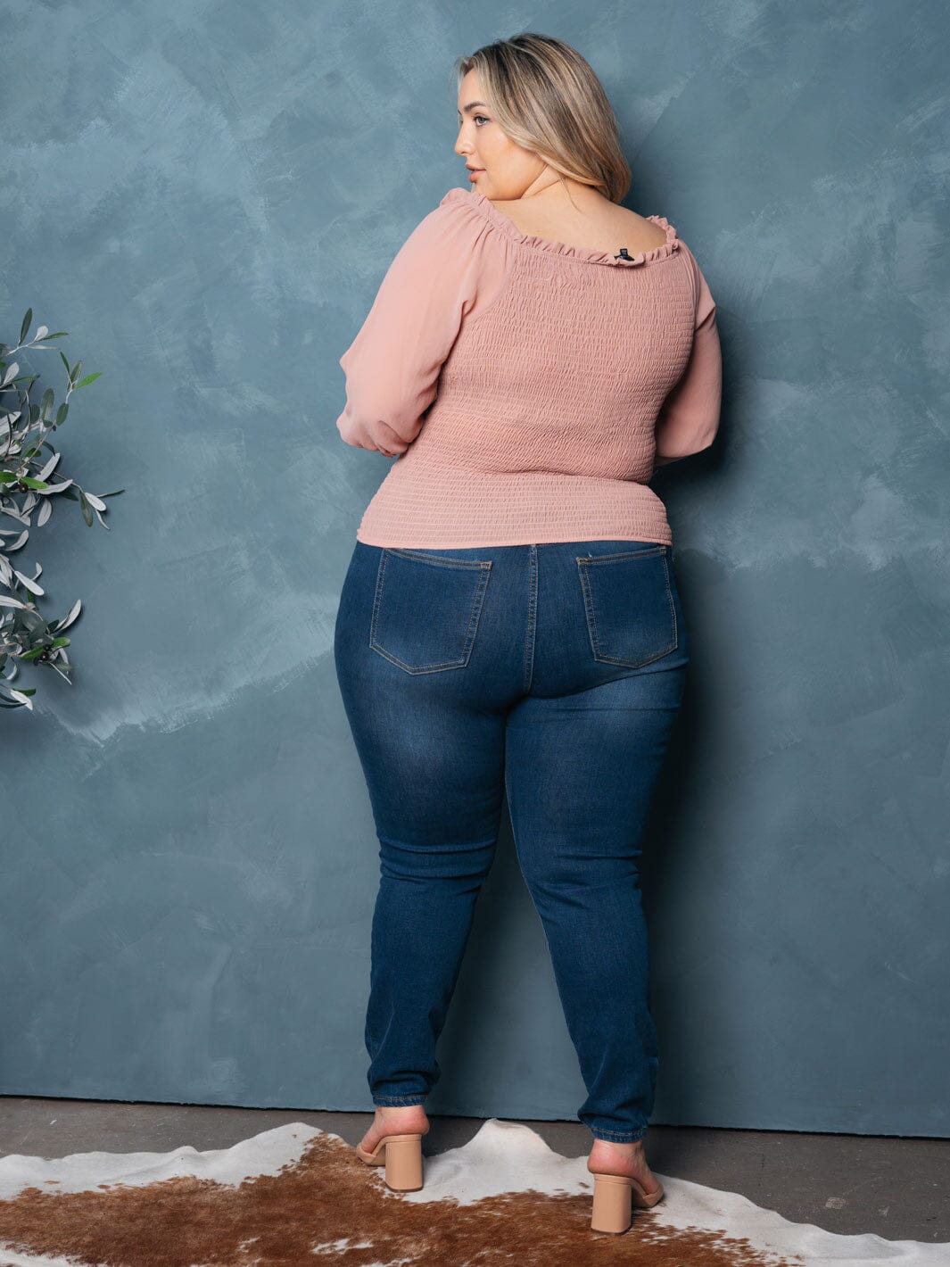 PLUS SIZE 3/4 SLEEVE SMOCK FRONT TIE TOP