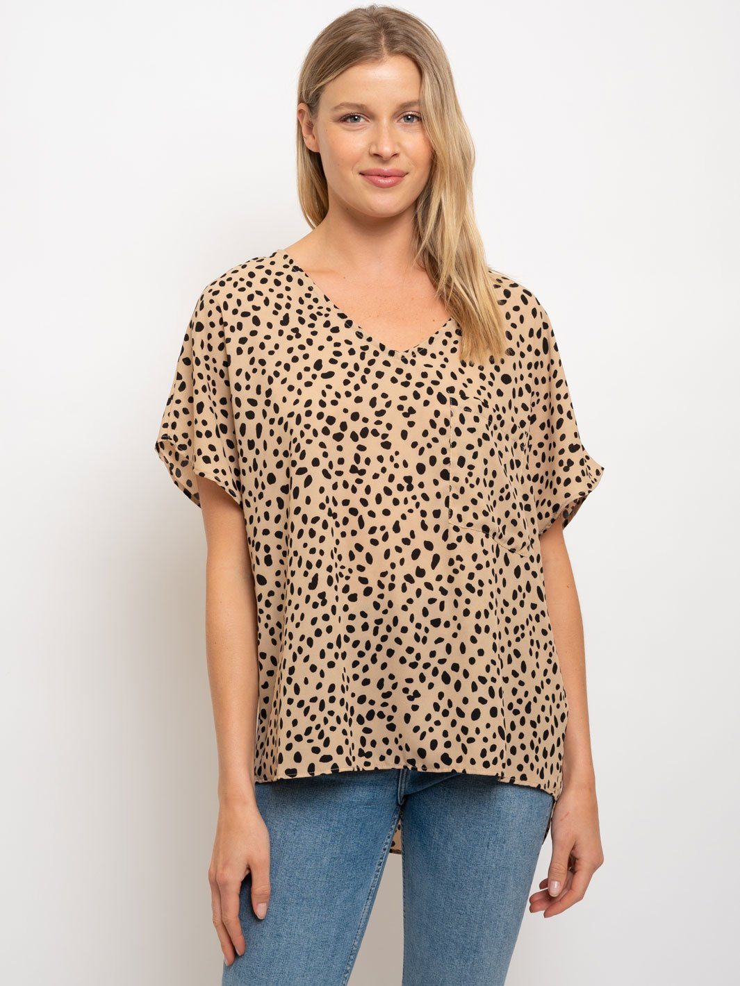 WOMEN'S V-NECK ONE POCKET ANIMAL PRINT TOP