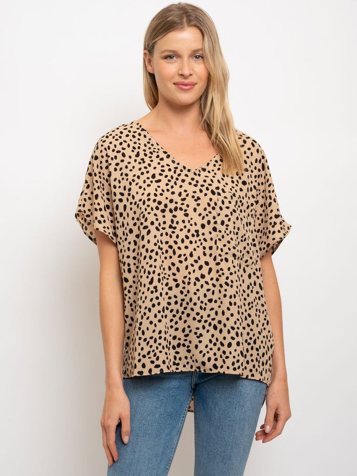 WOMEN'S V-NECK ONE POCKET ANIMAL PRINT TOP