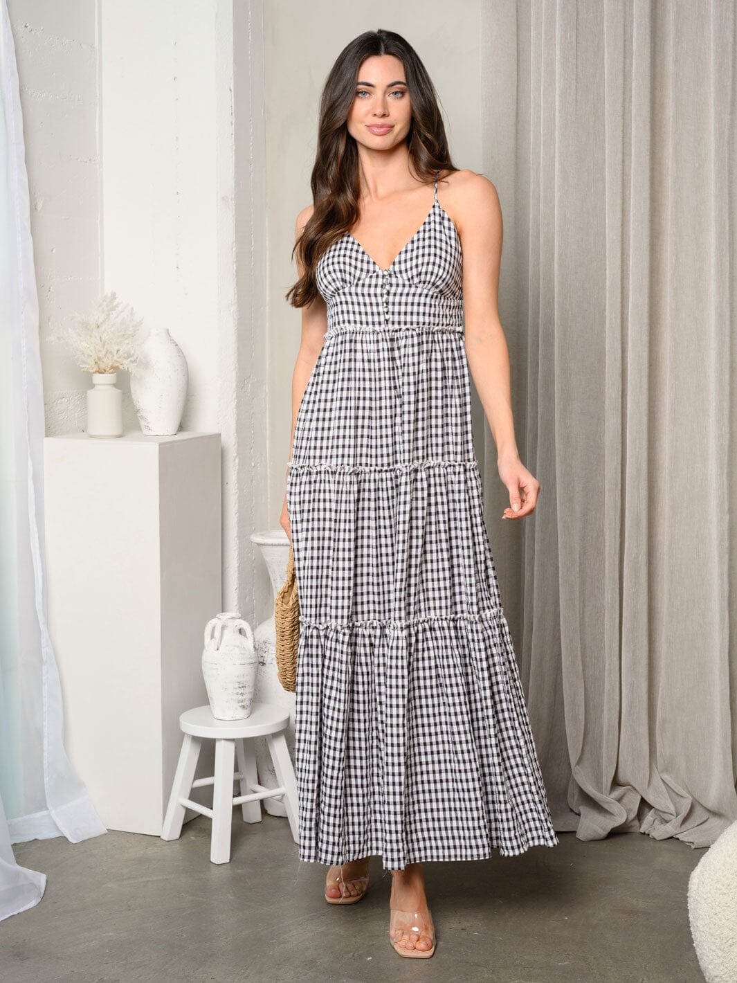 WOMEN'S SLEEVELESS V-NECK SMOCK TIERED PLAID MAXI DRESS