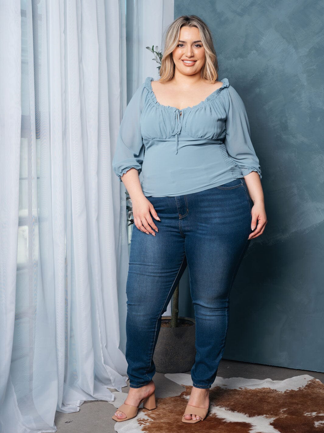 PLUS SIZE 3/4 SLEEVE SMOCK FRONT TIE TOP