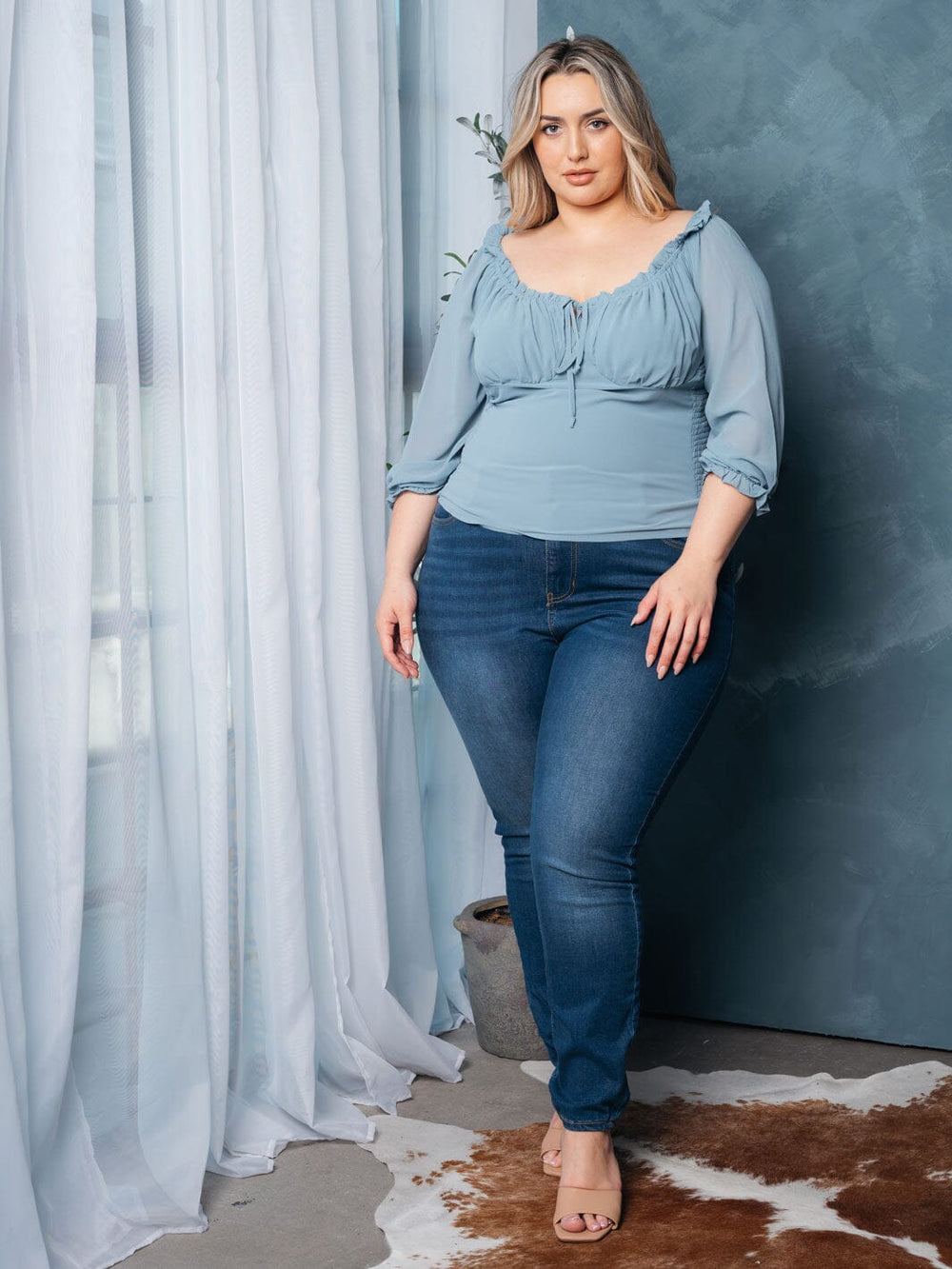 PLUS SIZE 3/4 SLEEVE SMOCK FRONT TIE TOP