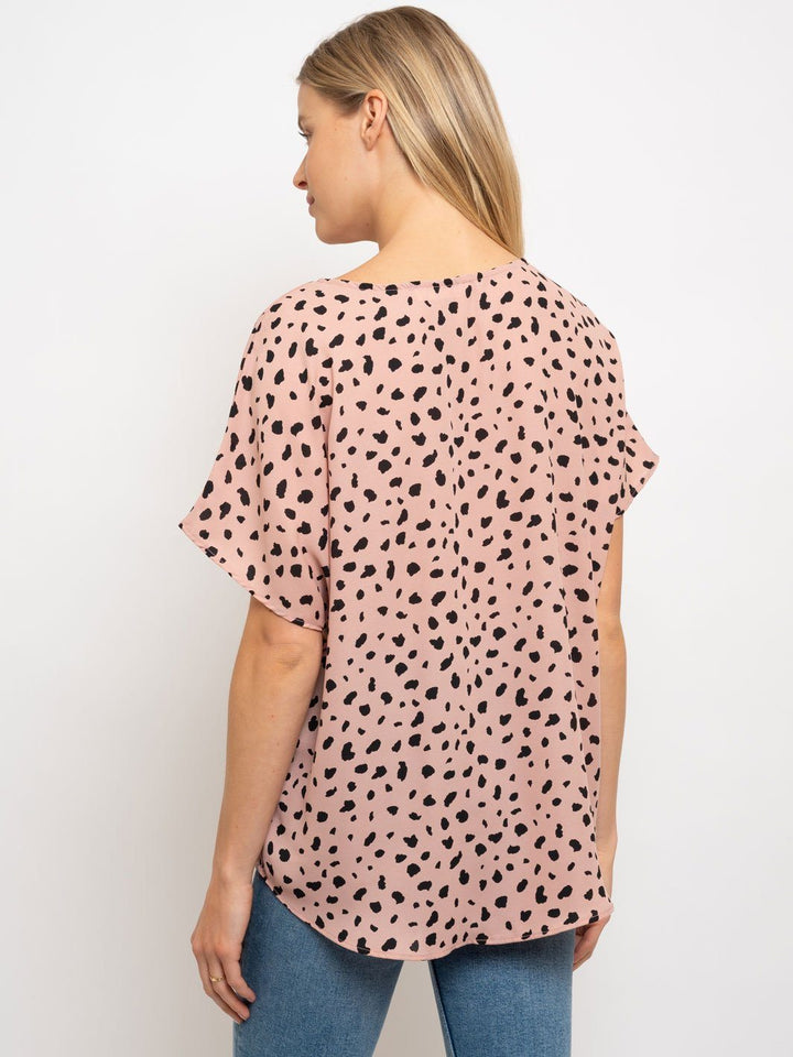 WOMEN'S V-NECK ONE POCKET ANIMAL PRINT TOP