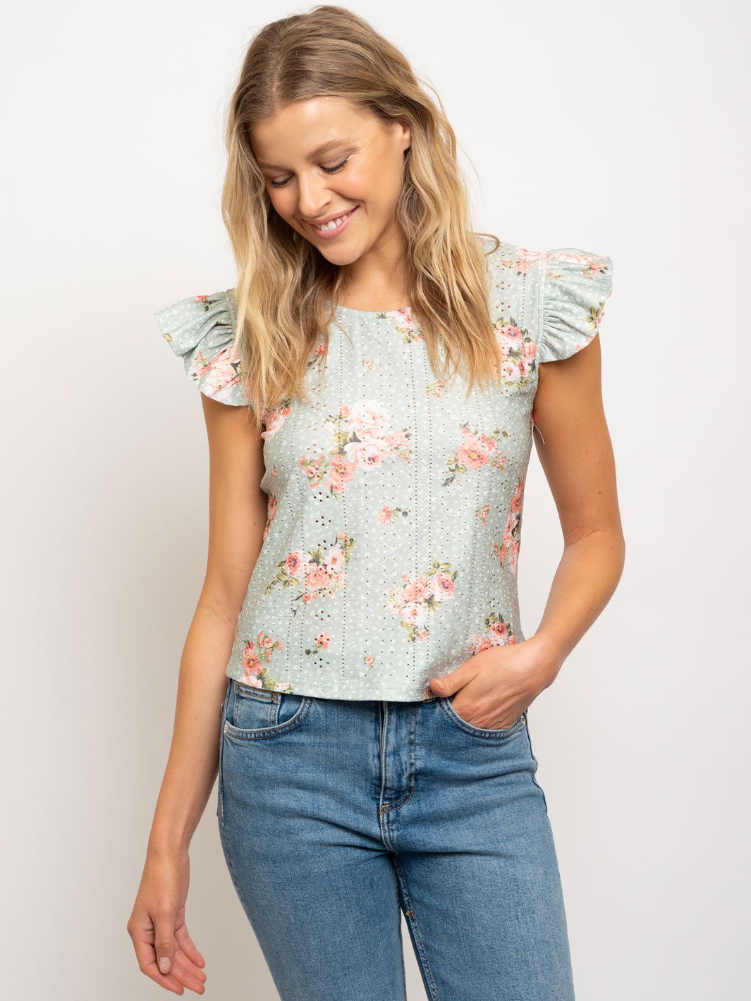 WOMEN'S RUFFLE SLEEVE EYELET TOP
