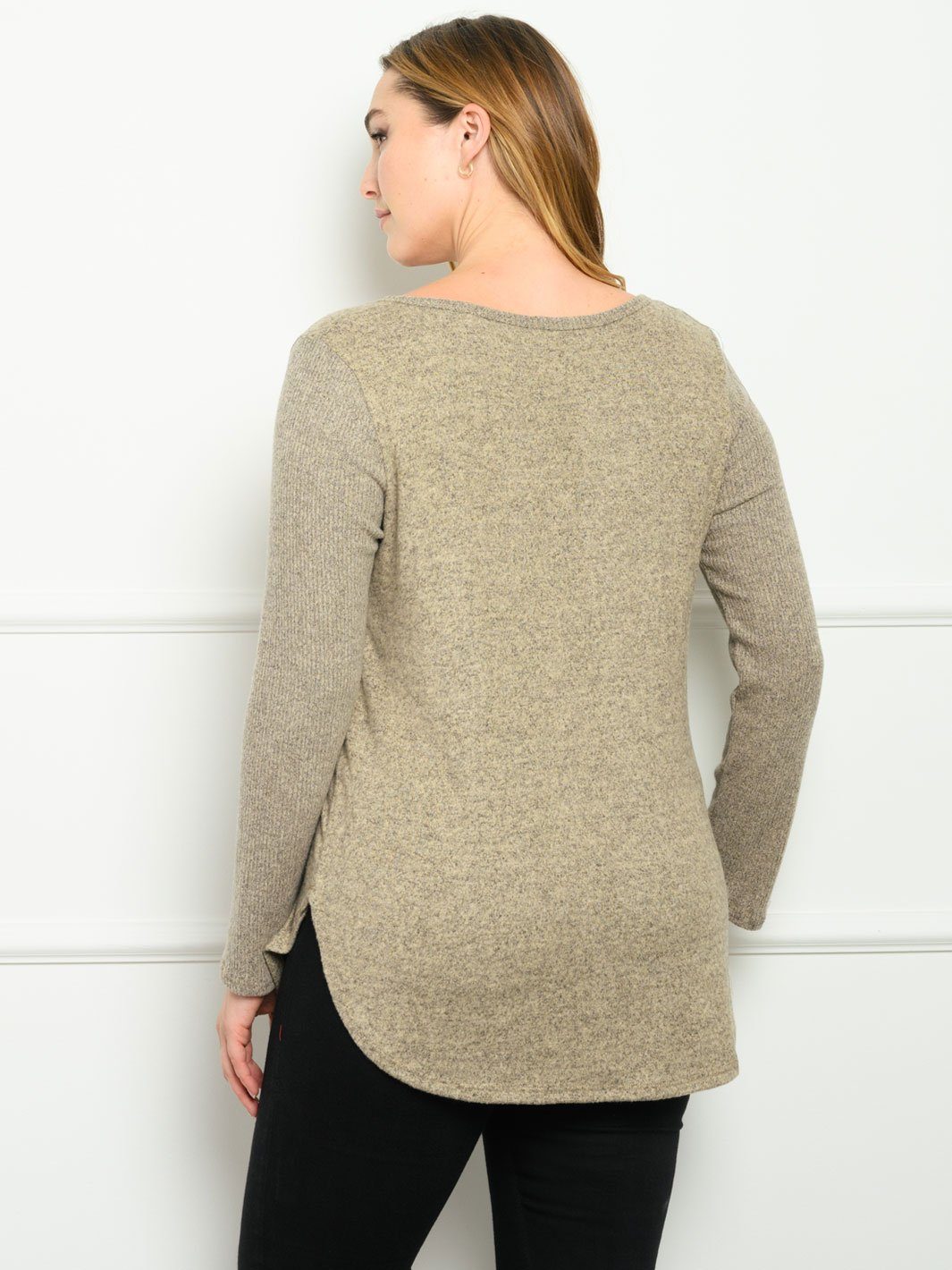 PLUS SIZE BUTTON V-NECK LONG SLEEVE TOP
