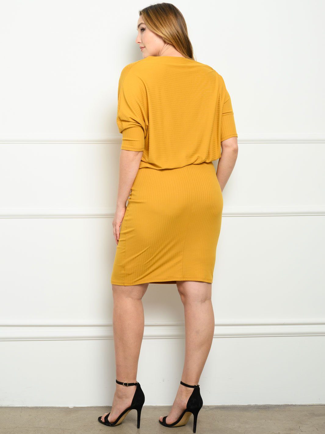 PLUS SIZE SHORT SLEEVE MINI DRESS