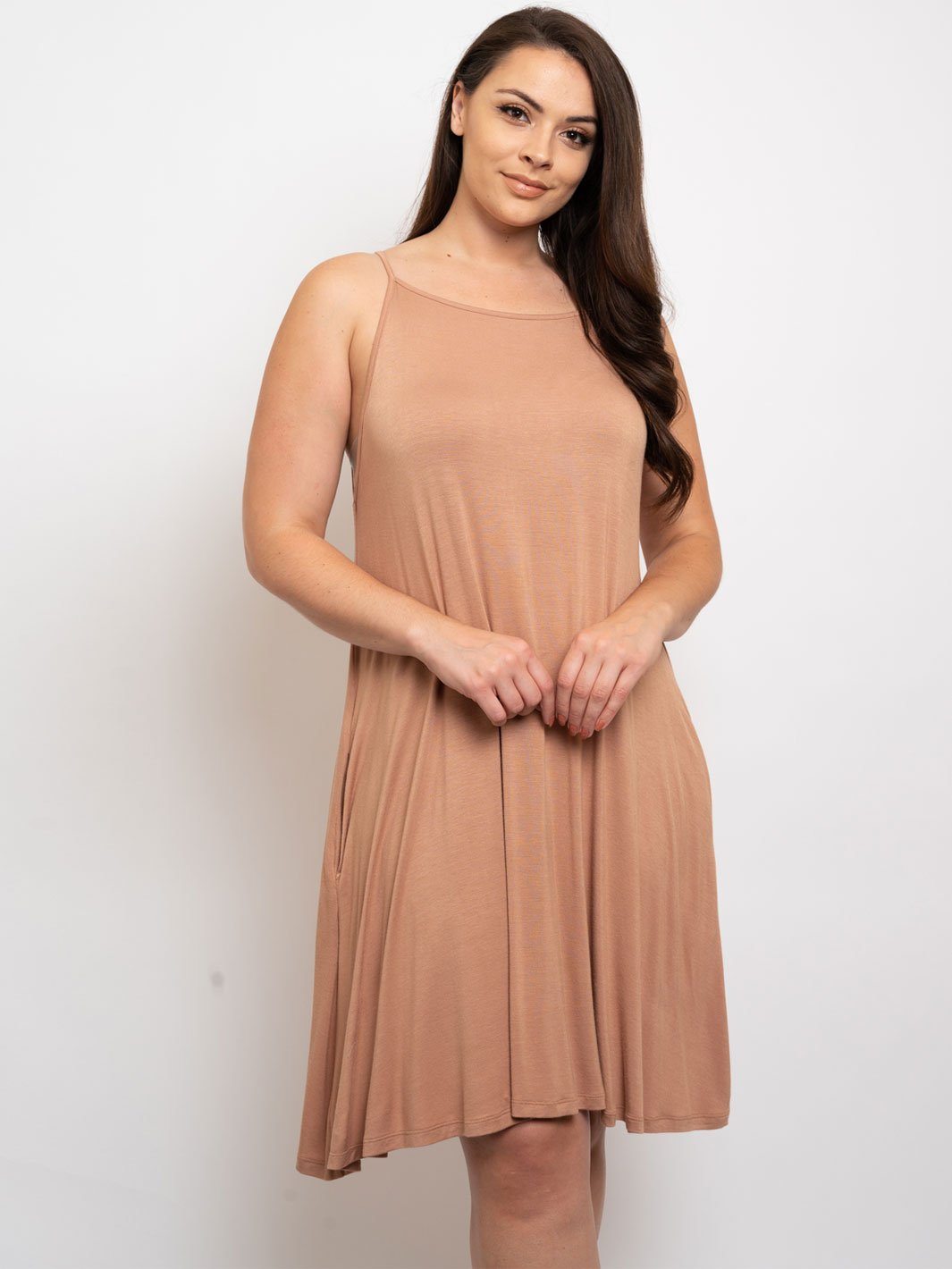 PLUS SIZE SLEEVELESS MIDI DRESS