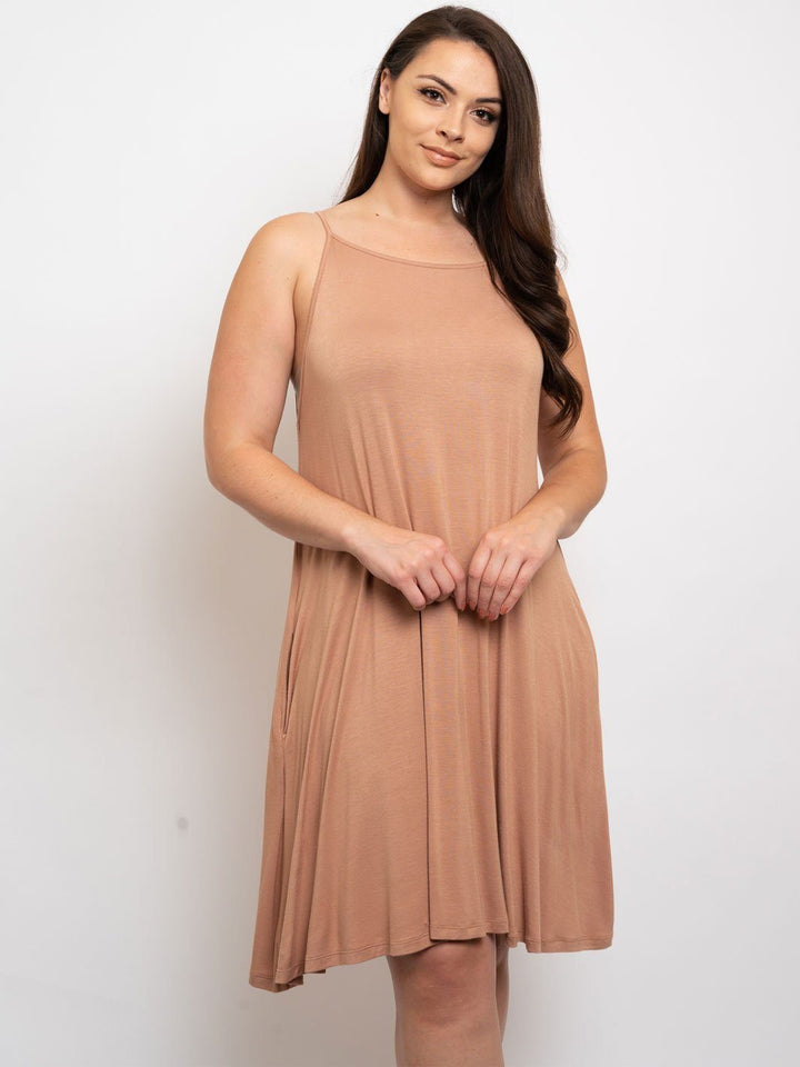 PLUS SIZE SLEEVELESS MIDI DRESS