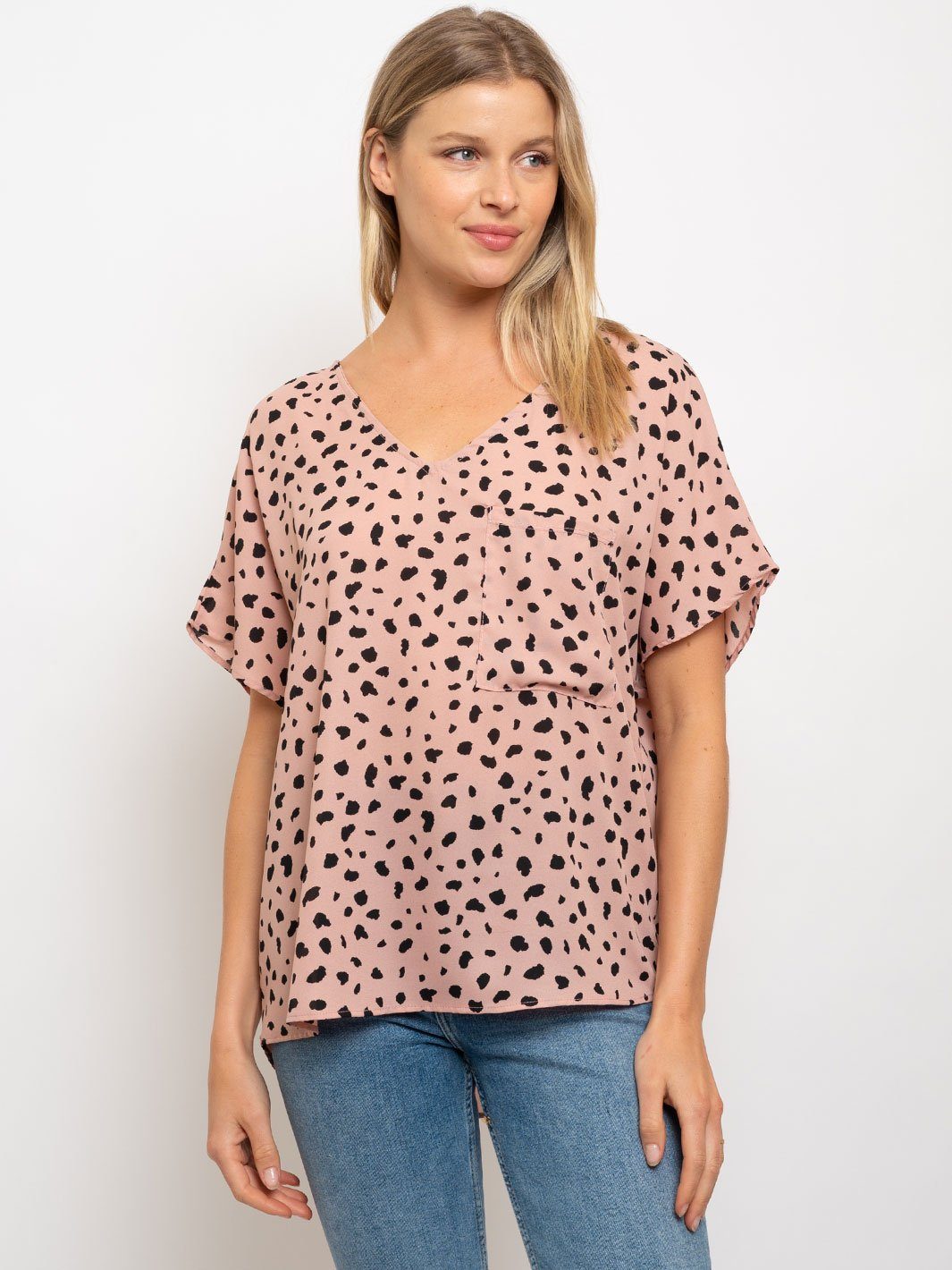 WOMEN'S V-NECK ONE POCKET ANIMAL PRINT TOP