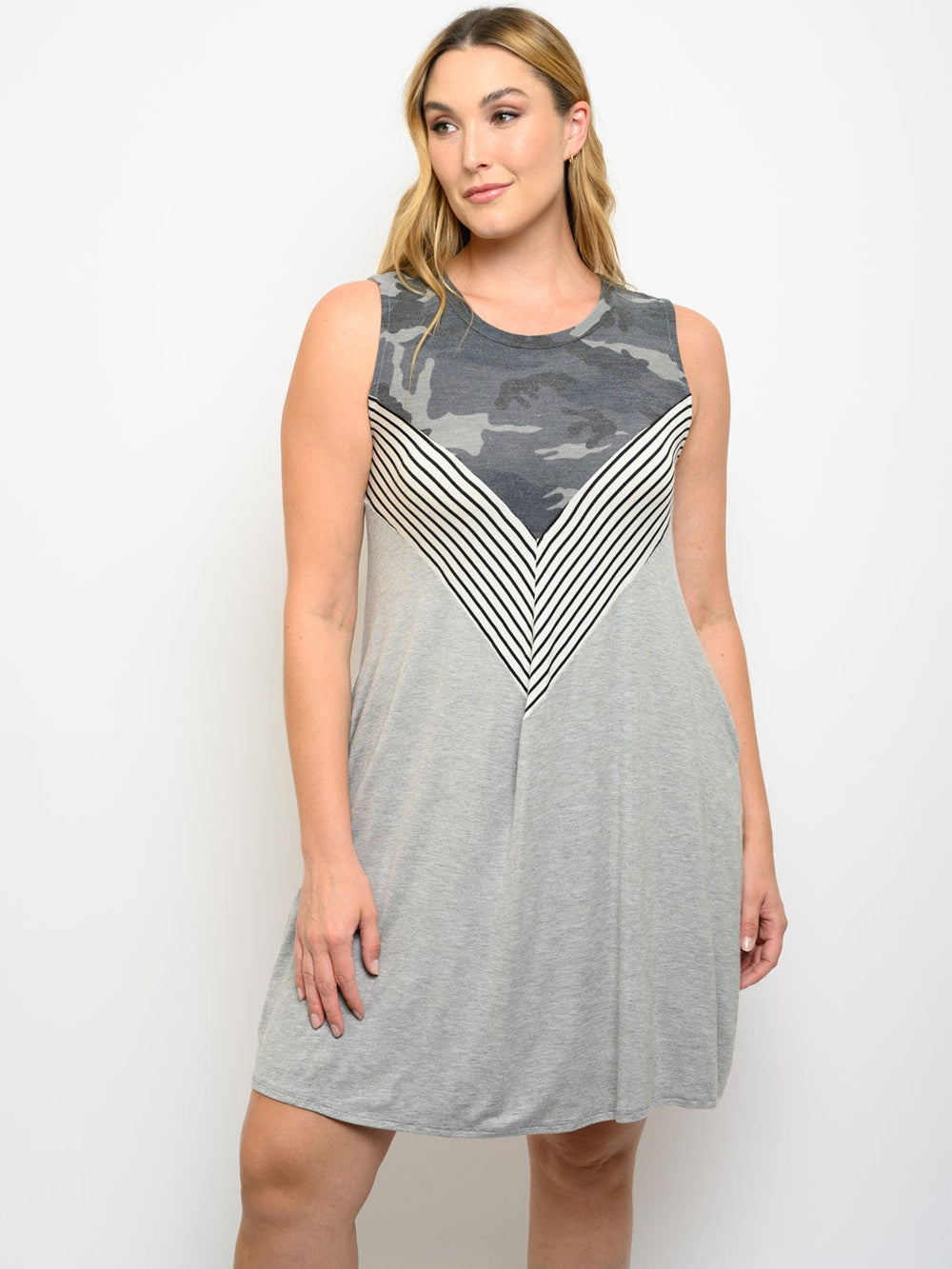 PLUS SIZE SHORT SLEEVE CAMO CONTRAST MINI DRESS
