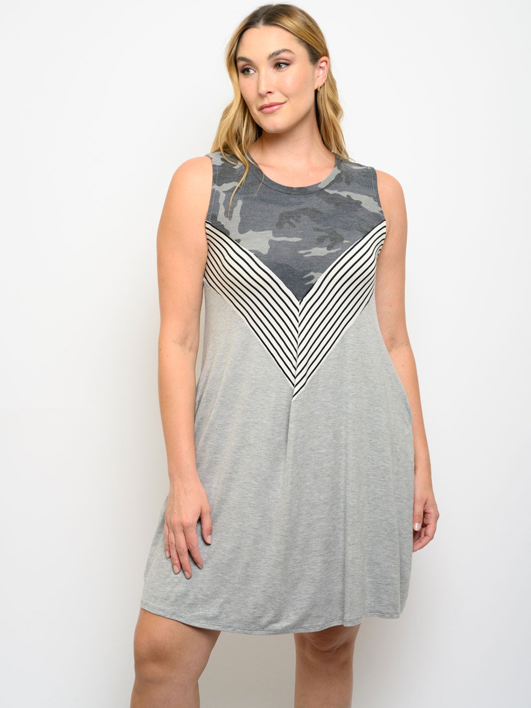 PLUS SIZE SHORT SLEEVE CAMO CONTRAST MINI DRESS