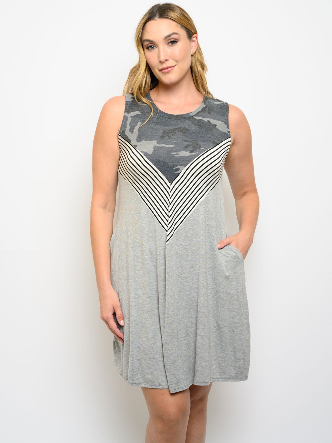 PLUS SIZE SHORT SLEEVE CAMO CONTRAST MINI DRESS