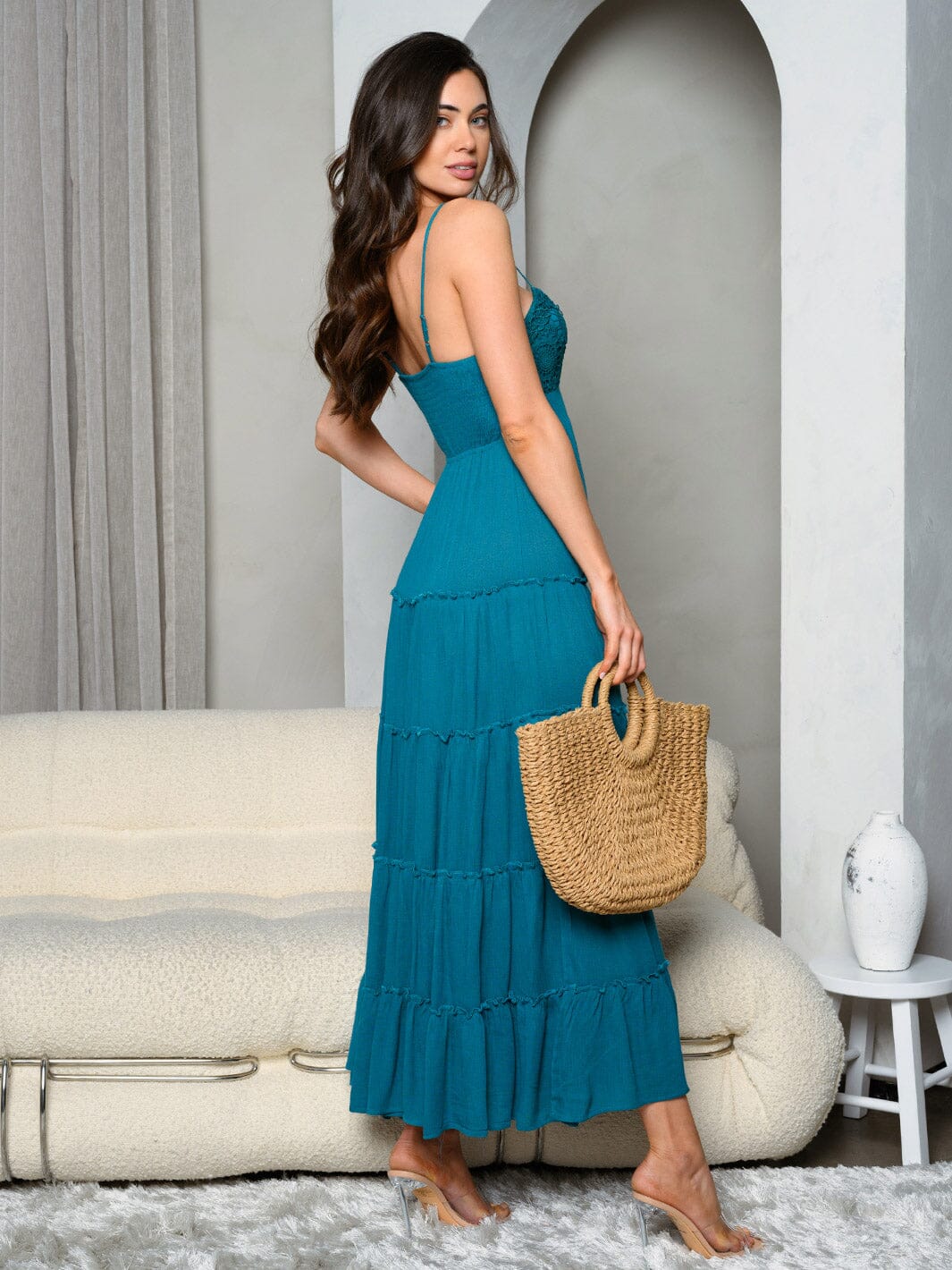 WOMEN'S SLEEVELESS V-NECK TIERED CROCKET DETAILED MAXI DRESS