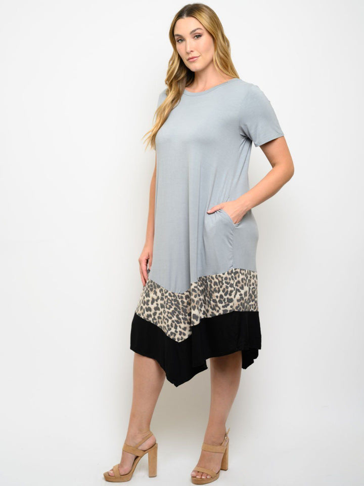 PLUS SIZE COLOR BLOCK WITH POCKETS MIDI DRESS