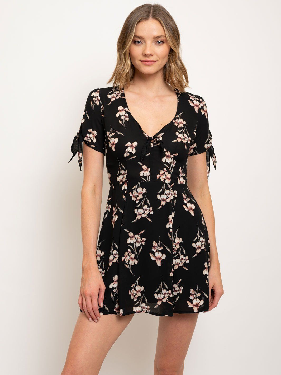 WOMEN'S V-NECK FLORAL MINI DRESS
