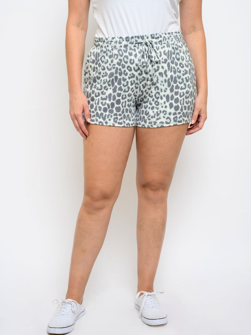 PLUS SIZE ANIMAL PRINT POCKETS SHORTS