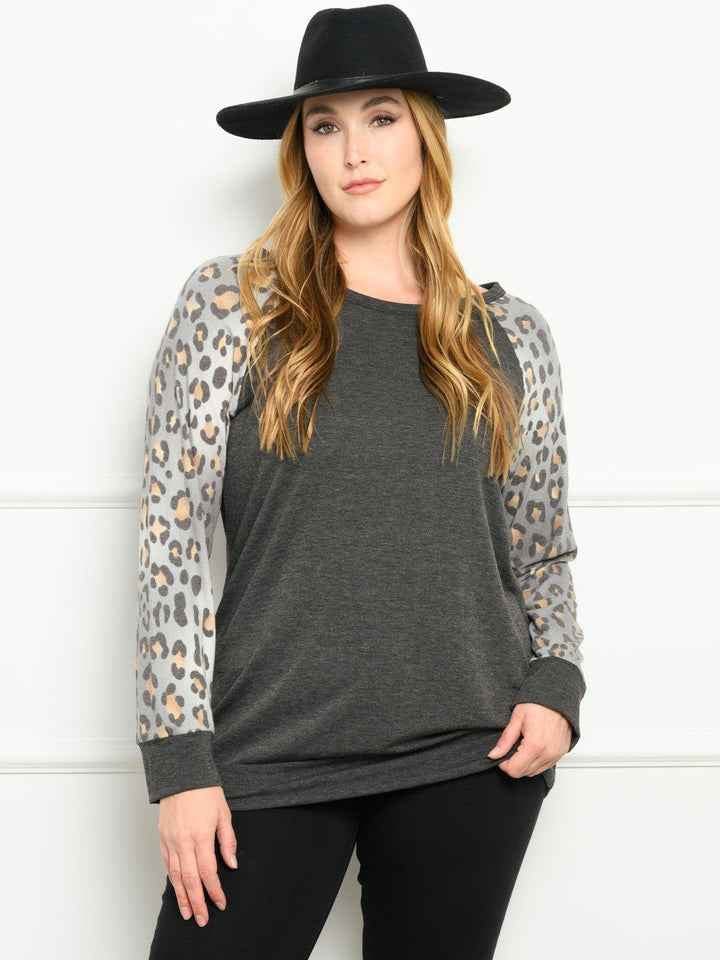 PLUS SIZE LONG SLEEVE ANIMAL PRINT SOLID TOP