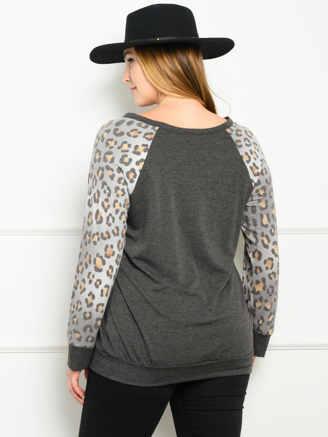 PLUS SIZE LONG SLEEVE ANIMAL PRINT SOLID TOP