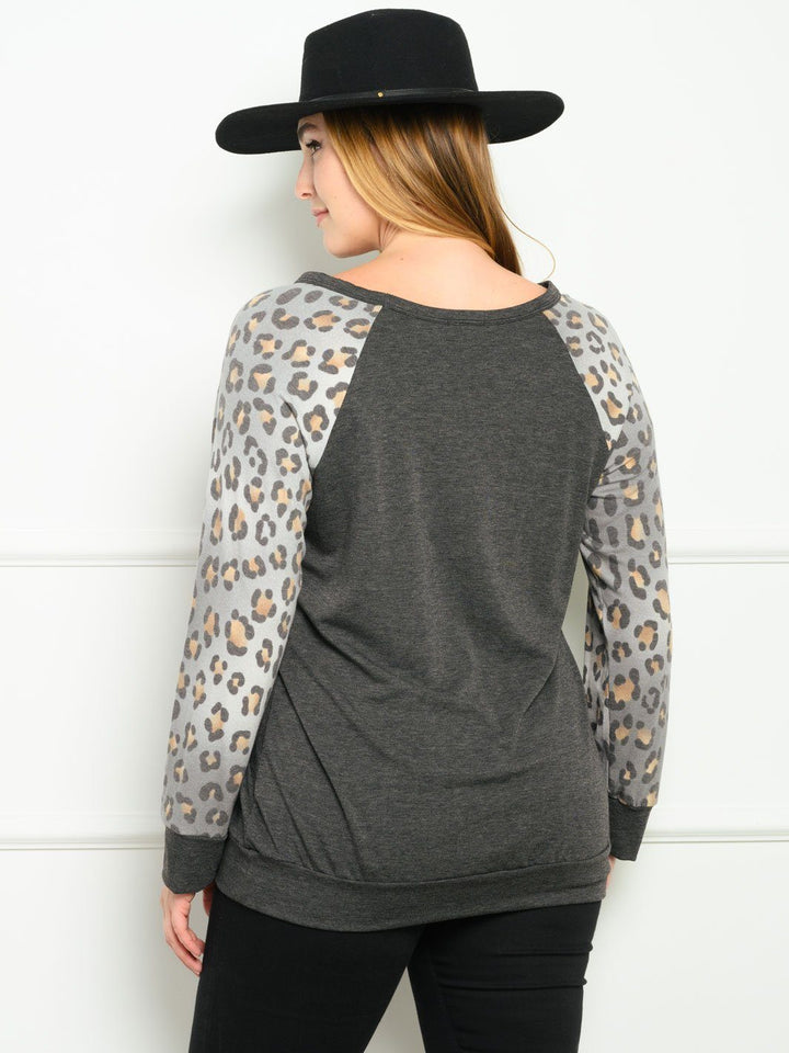 PLUS SIZE LONG SLEEVE ANIMAL PRINT SOLID TOP