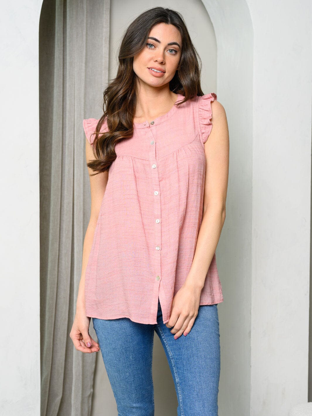 WOMEN'S SLEEVELESS RUFFLE BUTTON UP TUNIC TOP