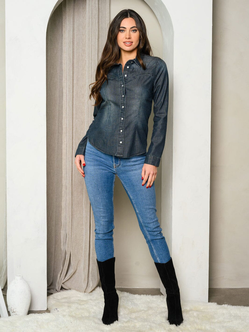 WOMEN'S LONG SLEEVE BUTTON UP WASHED CHAMBRAY TOP