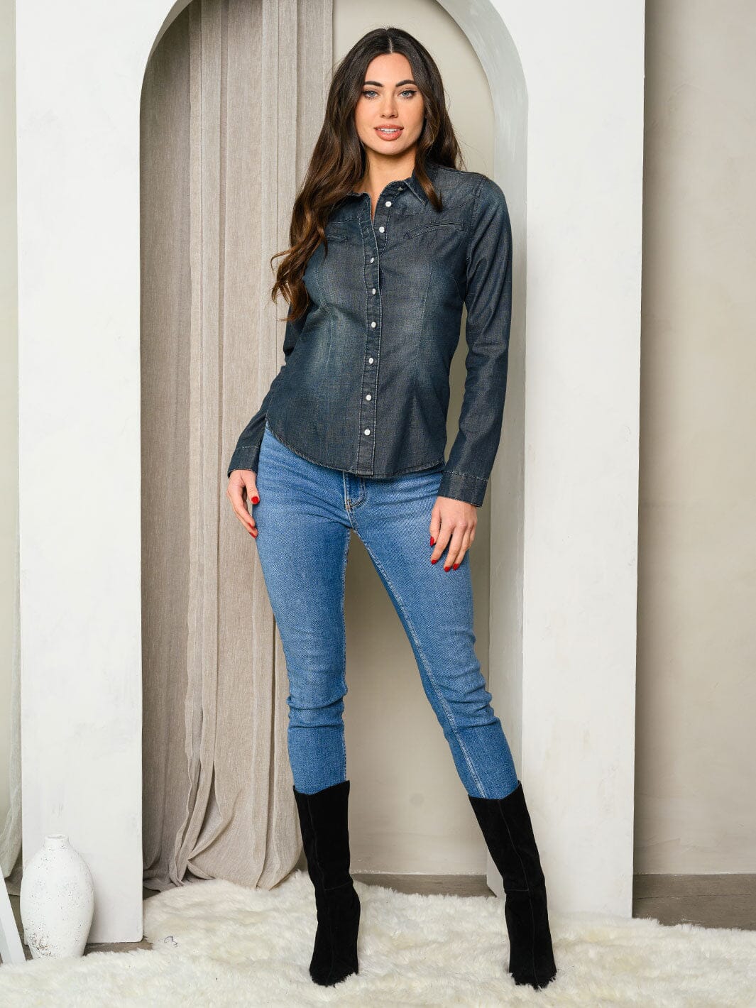 WOMEN'S LONG SLEEVE BUTTON UP WASHED CHAMBRAY TOP