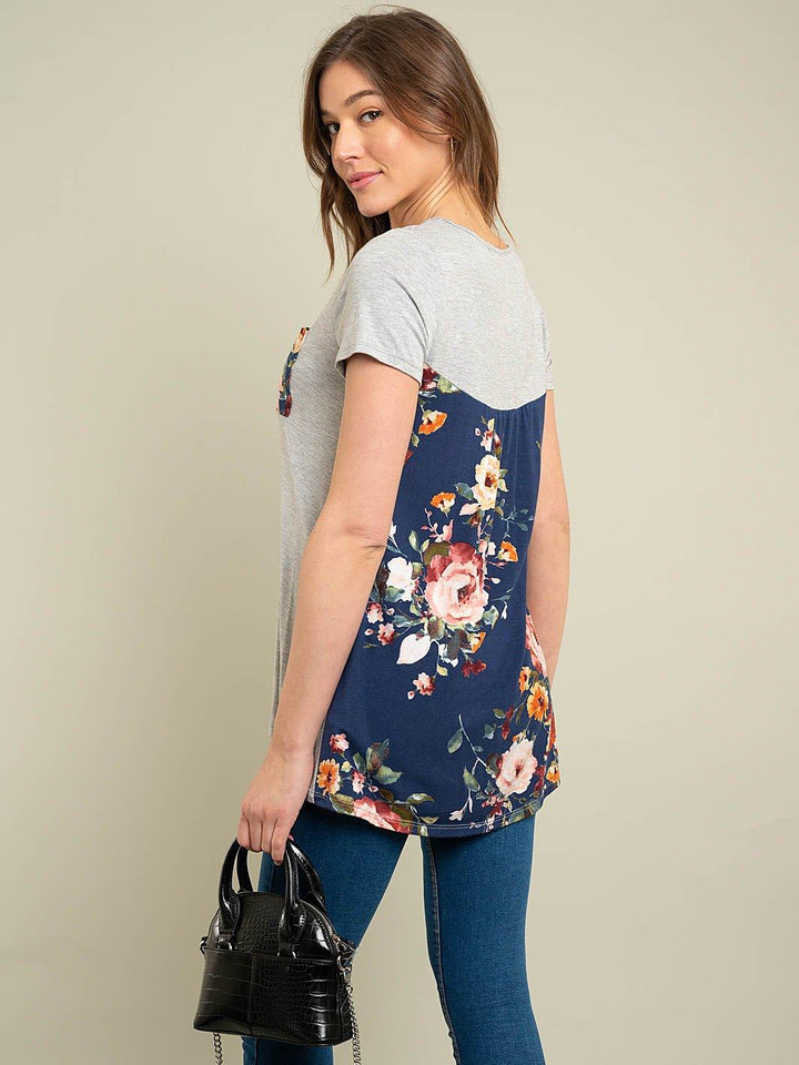 WOMEN'S FLORAL POCKET KNIT TOP