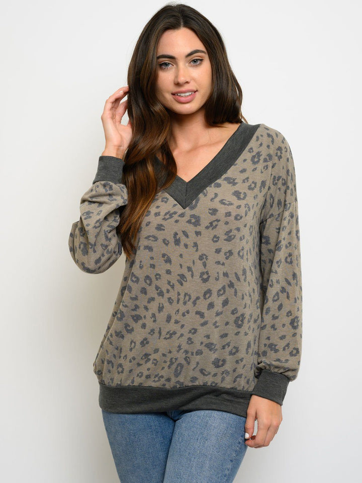 WOMEN'S LONG SLEEVE ANIMAL PRINT V-NECK TOP