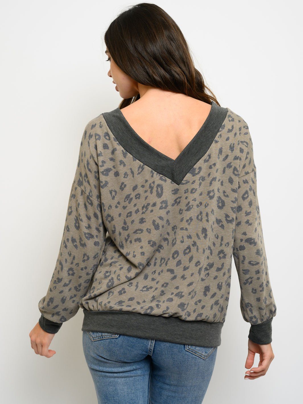 WOMEN'S LONG SLEEVE ANIMAL PRINT V-NECK TOP