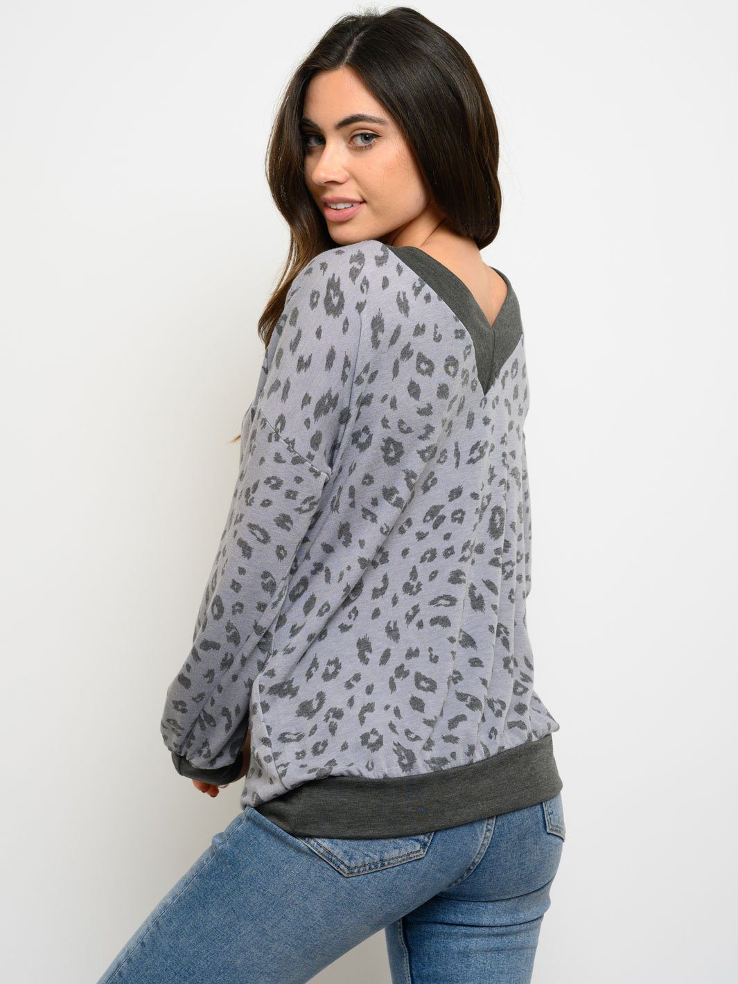 WOMEN'S LONG SLEEVE ANIMAL PRINT V-NECK TOP