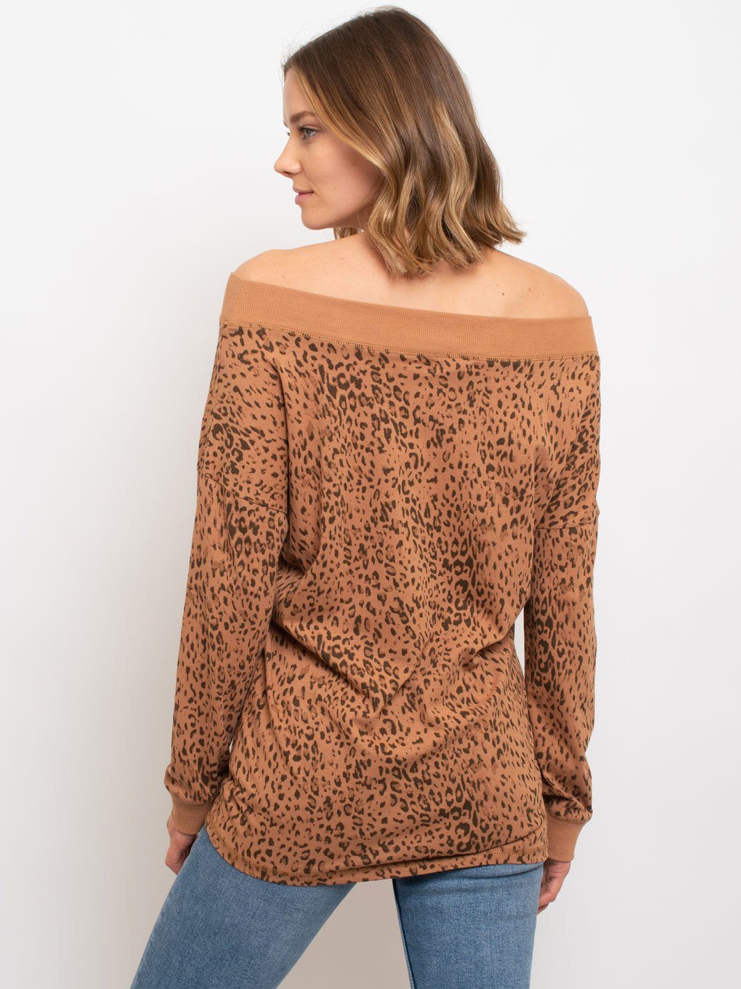 WOMEN'S LEOPARD PRINT OFF SHOULDER TOP