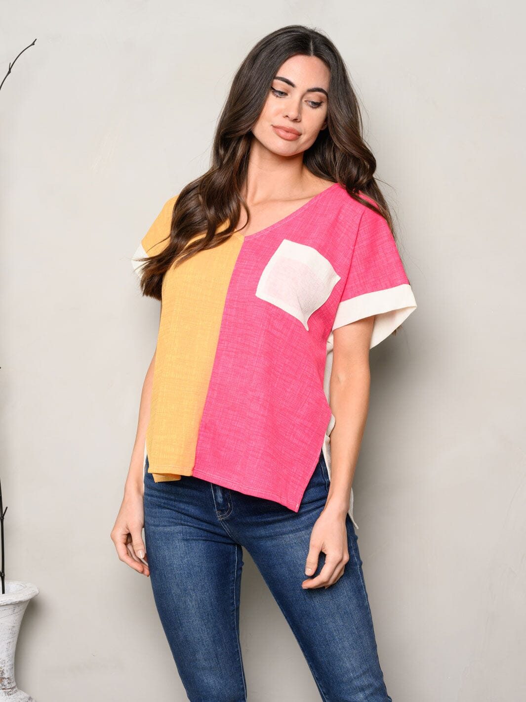WOMEN'S SHORT SLEEVE V-NECK FRONT POCKET COLORBLOCK TOP