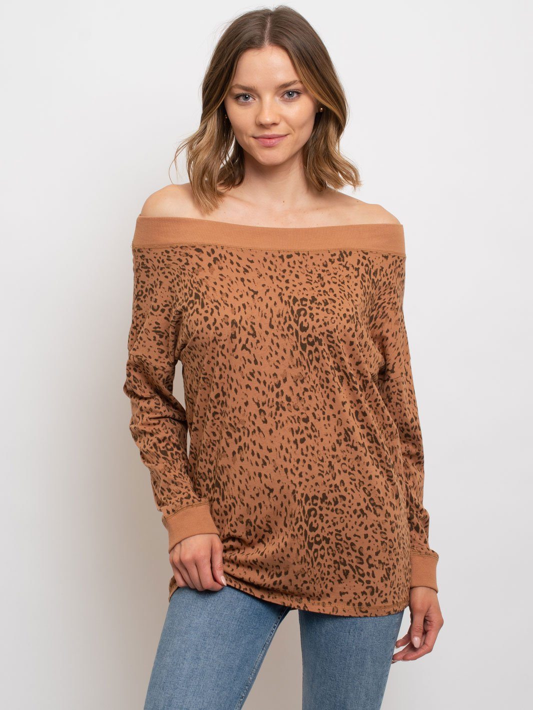 WOMEN'S LEOPARD PRINT OFF SHOULDER TOP