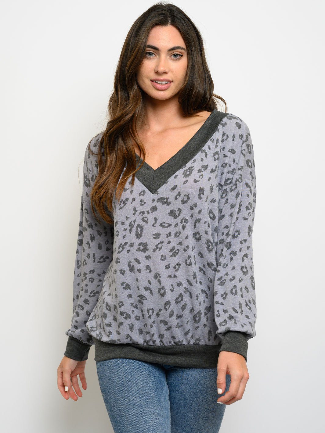 WOMEN'S LONG SLEEVE ANIMAL PRINT V-NECK TOP