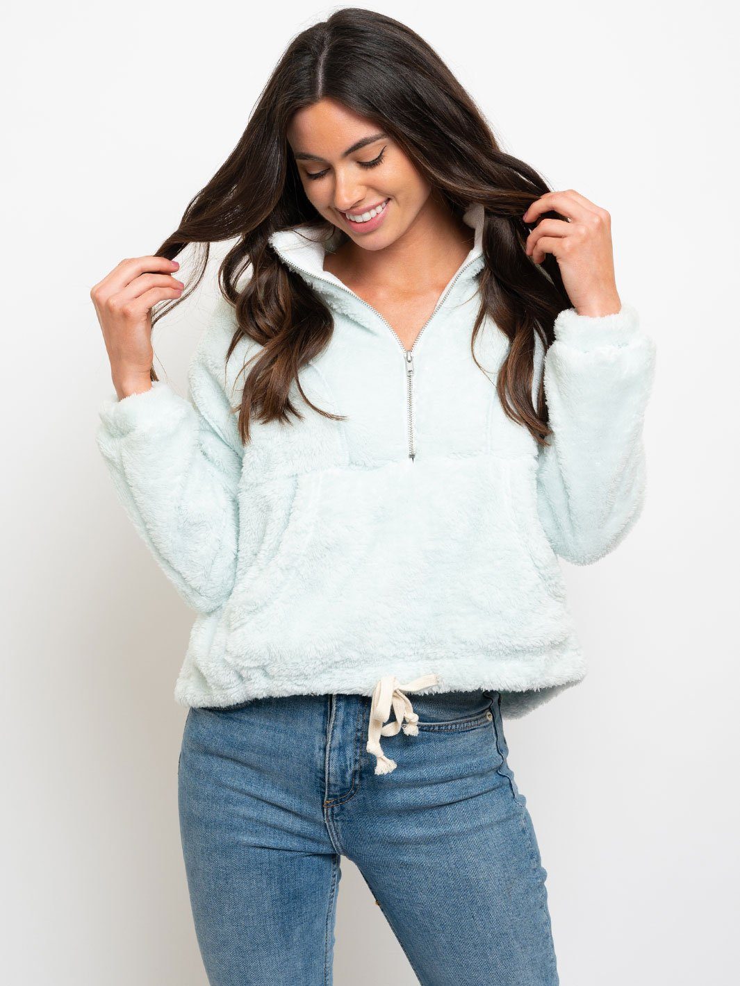 WOMEN'S POCKETED TEDDY SWEATSHIRT