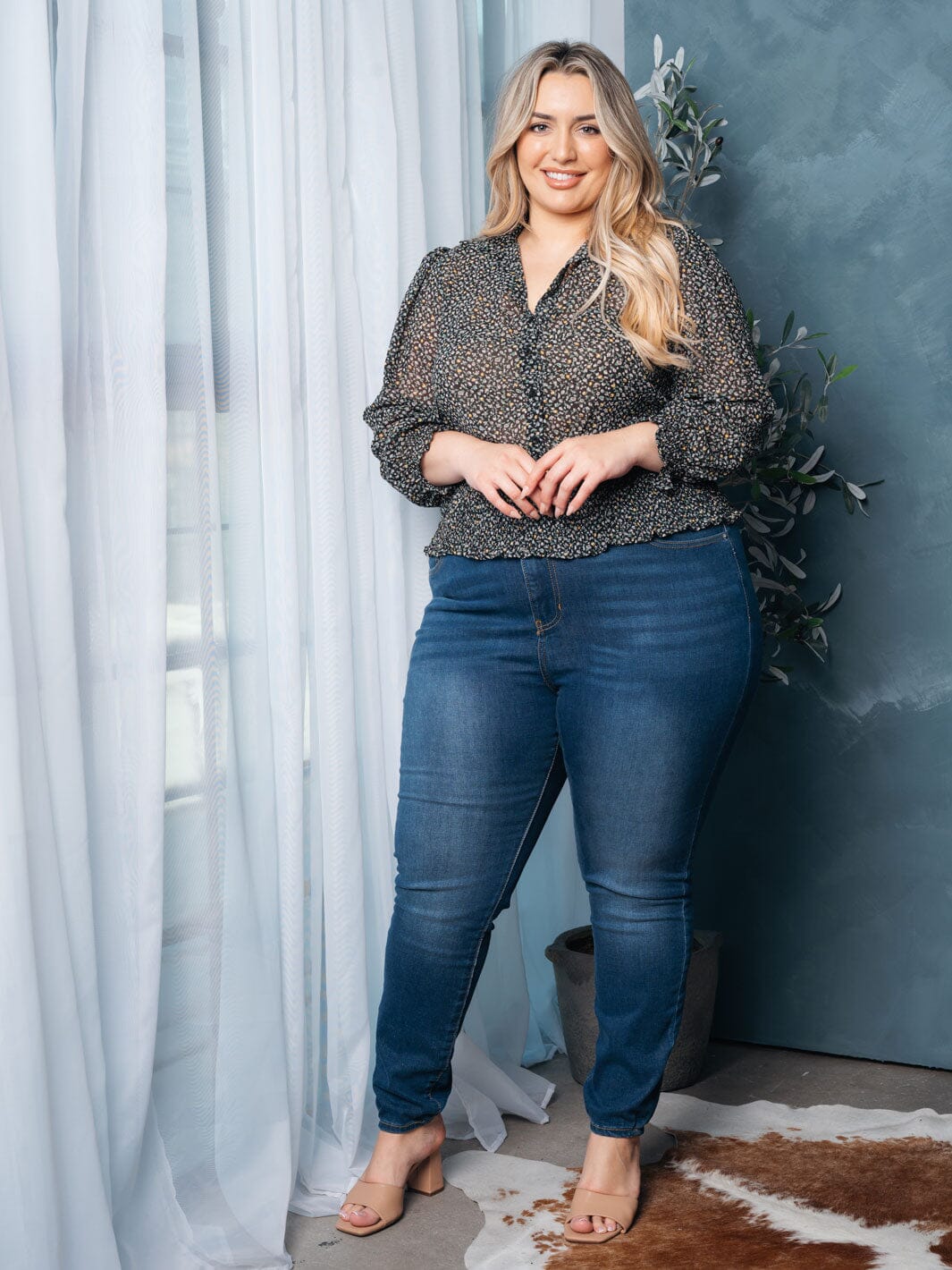 PLUS SIZE 3/4 SLEEVES BUTTON UP SMOCK FLORAL TOP