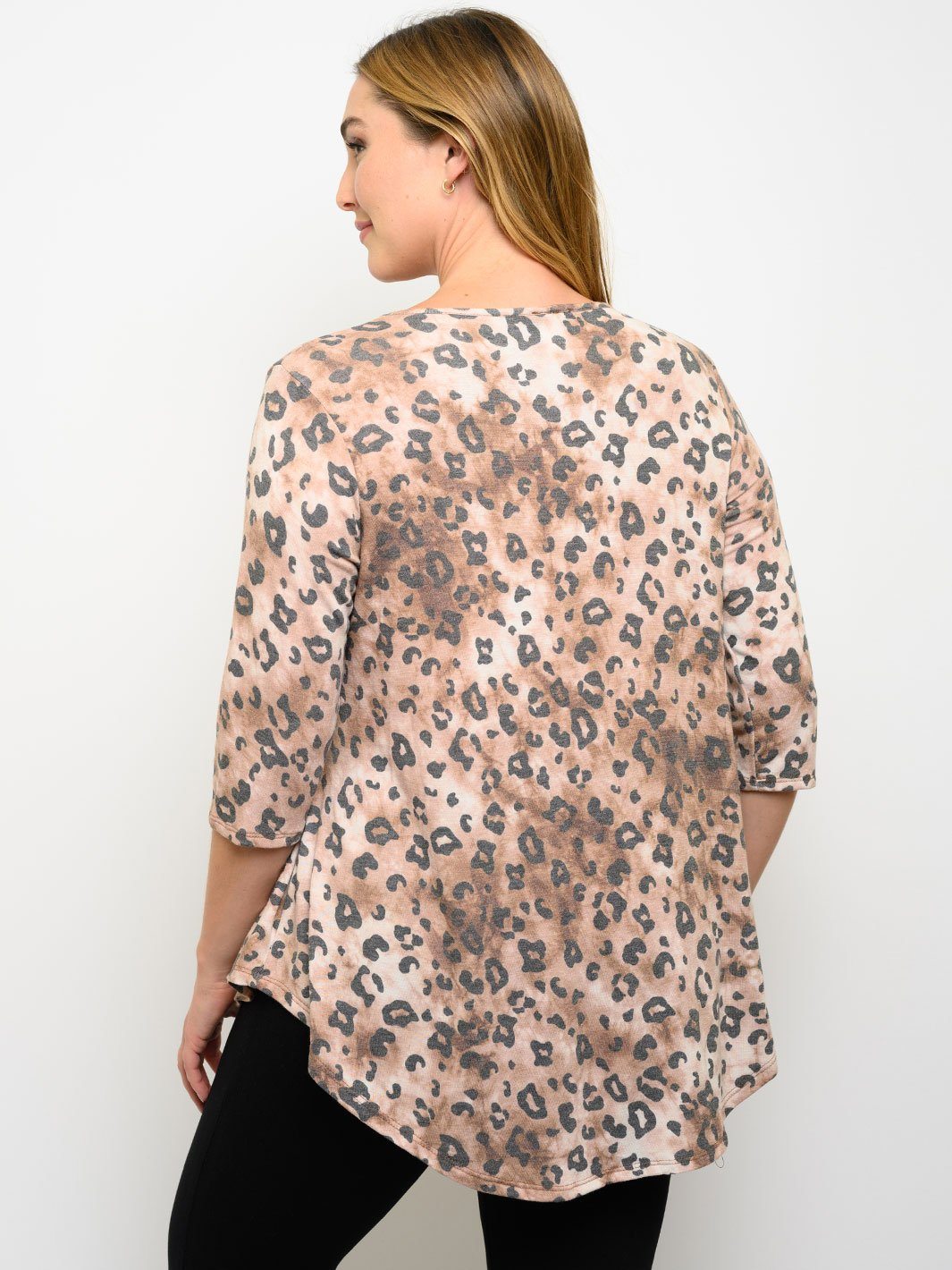PLUS SIZE ANIMAL PRINT 3/4 SLEEVE TUNIC TOP
