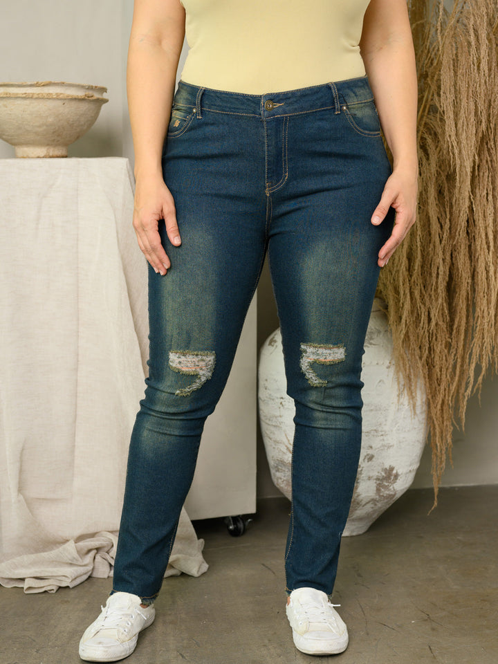 PLUS SIZE DISTRESS DENIM JEANS