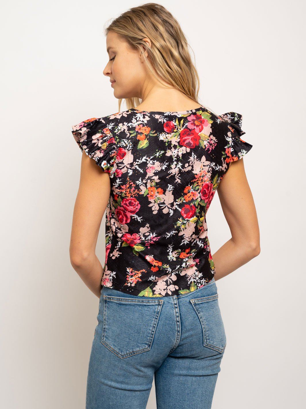 WOMEN'S RUFFLE SLEEVE EYELET TOP