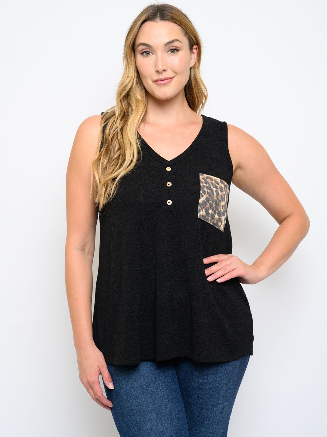 PLUS SIZE SLEEVELESS FRONT POCKET TANK TOP