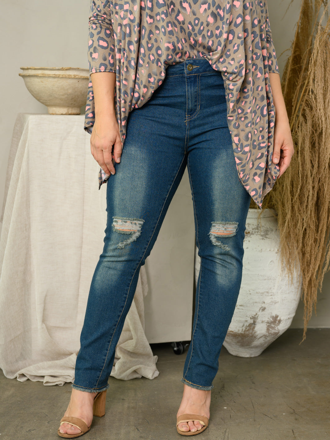 PLUS SIZE DISTRESS DENIM JEANS