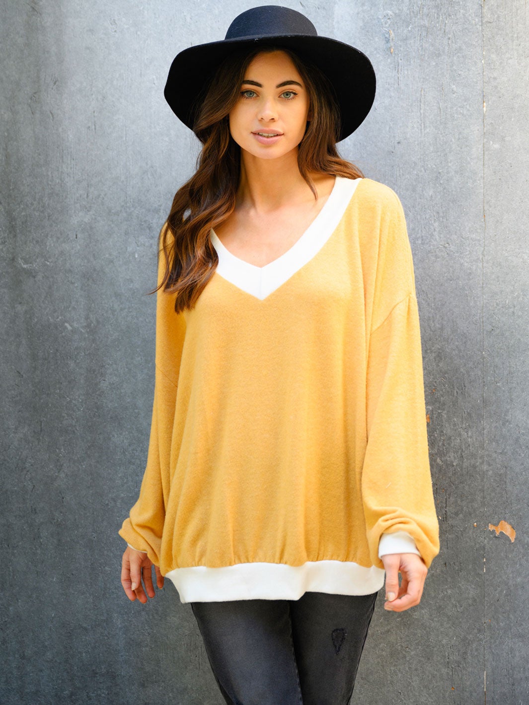 WOMEN'S LONG SLEEVE V-NECK TOP
