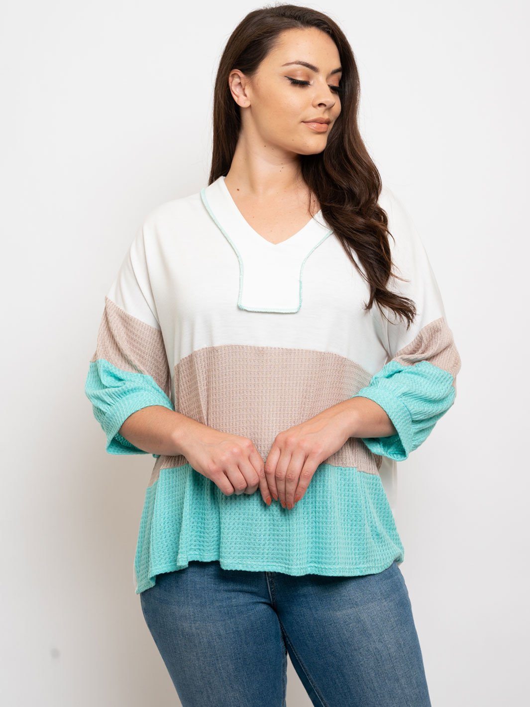 PLUS SIZE COLORBLOCK TOP