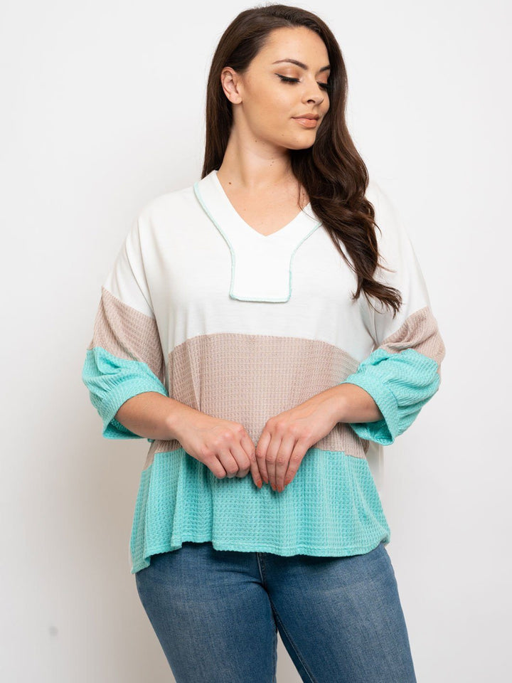 PLUS SIZE COLORBLOCK TOP