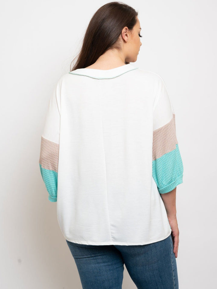 PLUS SIZE COLORBLOCK TOP