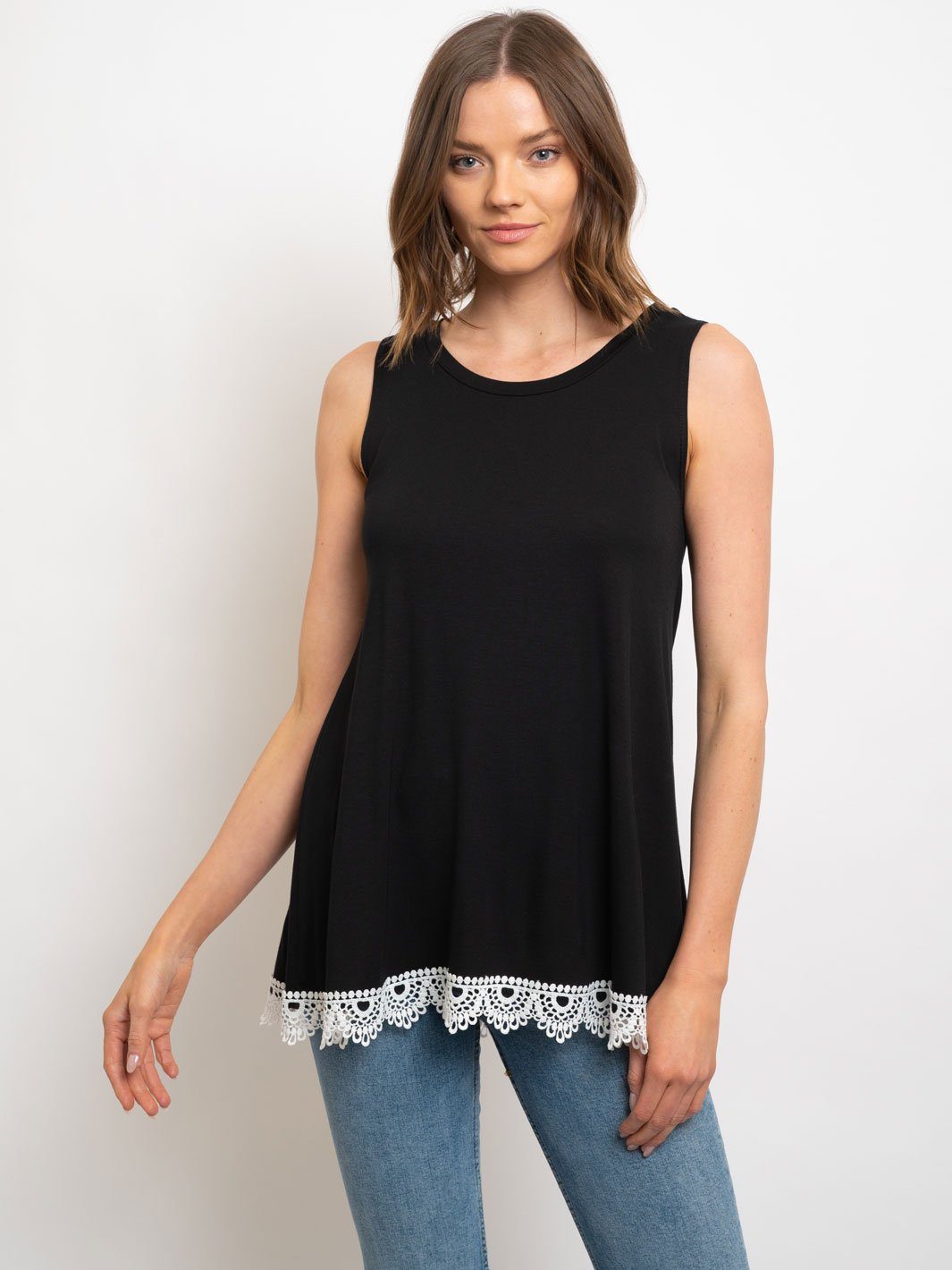 WOMEN'S SLEEVELESS CROCKET DETAILED TOP