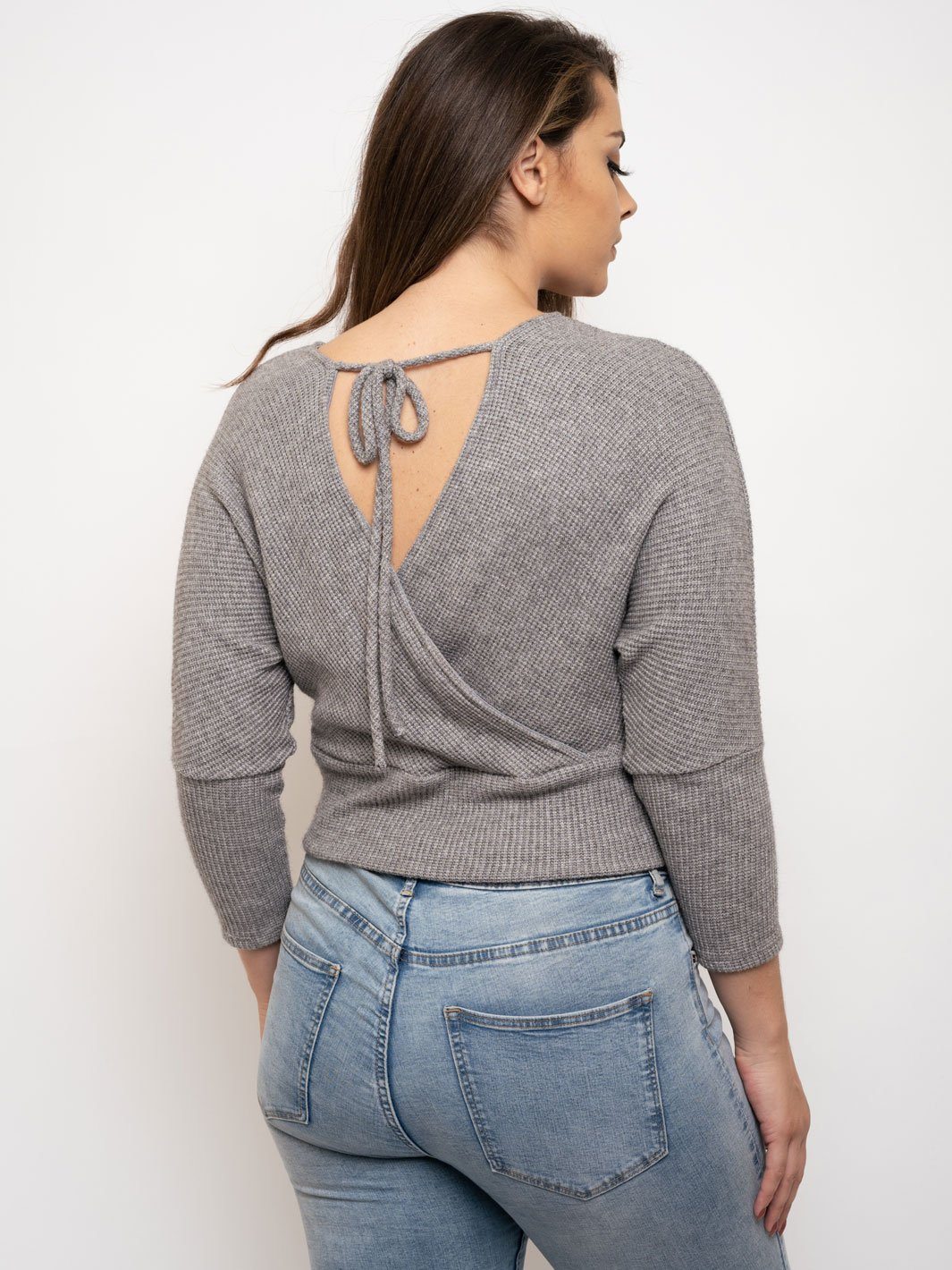 PLUS SIZE LONG SLEEVE V-NECK TOP