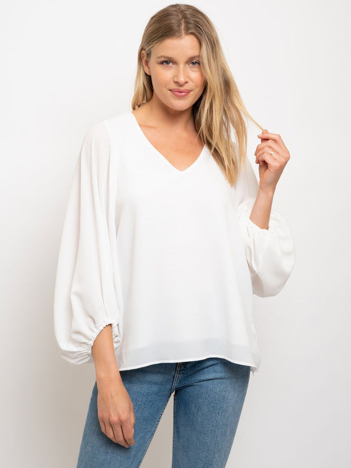 WOMEN'S SOLID LONG SLEEVE V-NECK TOP