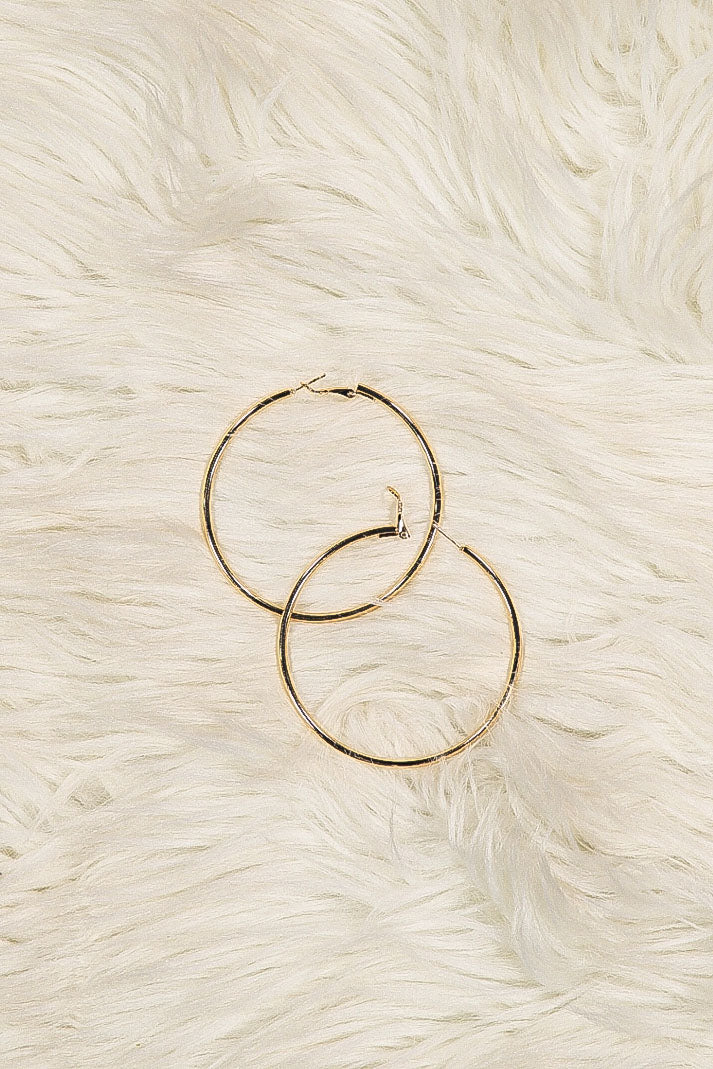 WOMEN'S GOLD HOOP EARRING